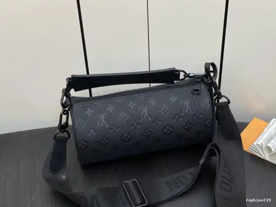 LOUIS Soft VUITTON PM Polochon 0330